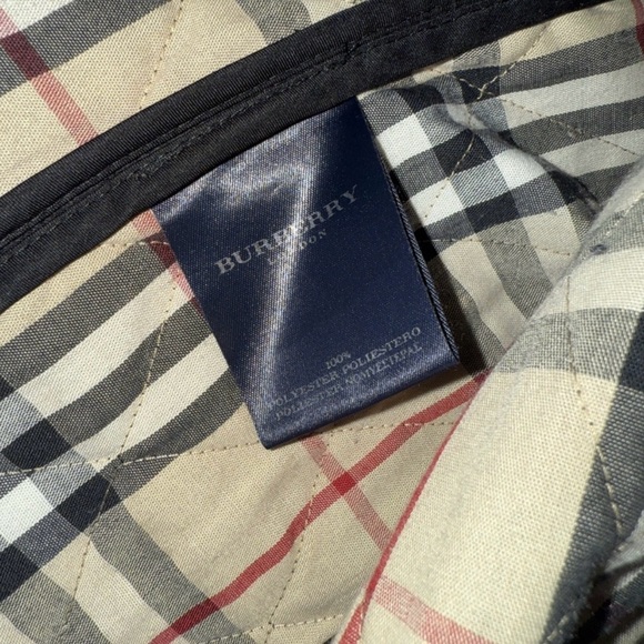 Authentic Vintage Burberry Quilted Black Jacket. - Picture 7 of 11